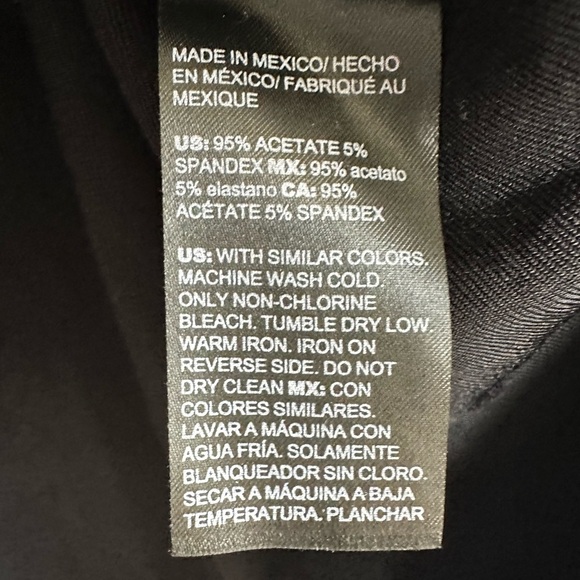 Chicos Travelers Black Pullover Top Size 2 (12-14)
3/4 sleeves - Picture 4 of 6